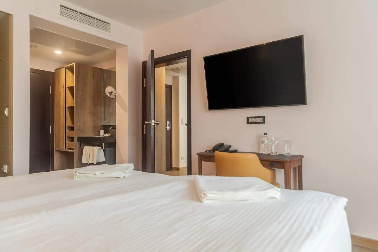 Amiral Hotel Varna 4*,
